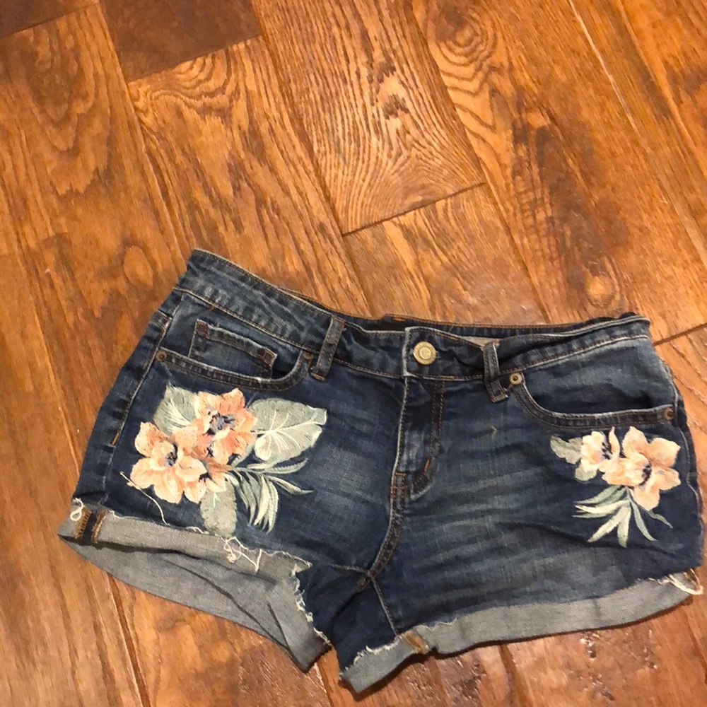 Flower shorty shorts